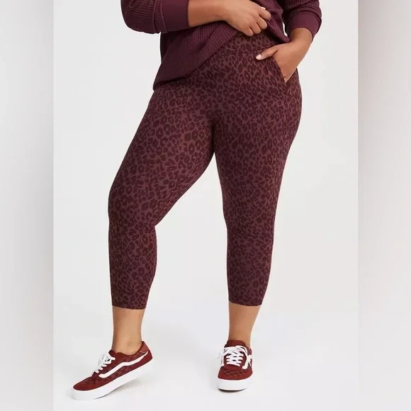 Torrid Burgundy Leopard Print Cropped Leggings, Size 3X - Picture 2 of 7
